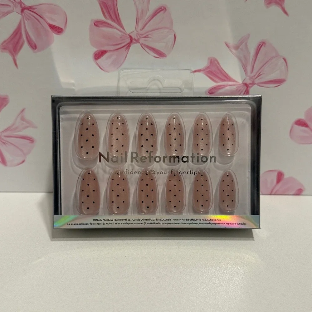 Nail Reformation Cat Eye Press-On Nails with Black Polka‎ Dots